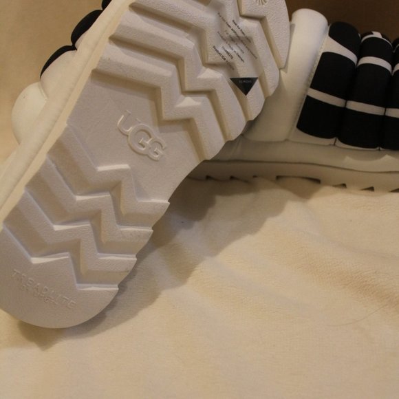 NIB UGG‎ WOMEN'S MAXI GLIDE PLATFORM LOGO PADDED SANDAL SLIPPERS WHITE BLACK - Picture 6 of 7